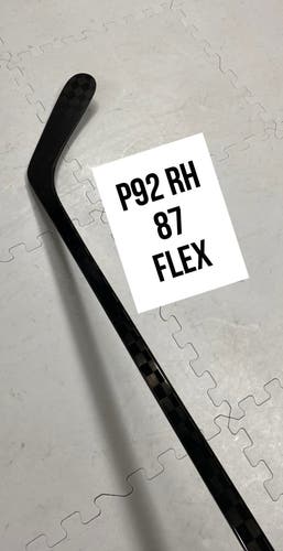 Senior(1x)Right P92 87 Flex ProBlackStock™ Unbranded Blackouts Pro Stock Nexus Hockey Sticks