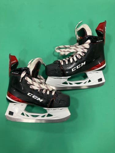 Junior CCM JetSpeed FT475 Hockey Skates Regular Width Size 3.5 (Used)