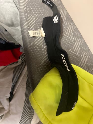 Senior CCM NG900 Neck Guard L-XL (Lightly Used)