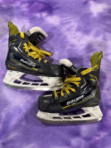 Youth Bauer Supreme M5 Pro Hockey Skates Regular Width 13 (Used)