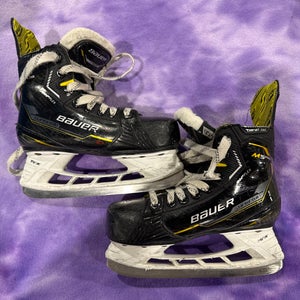 Youth Bauer Supreme M5 Pro Hockey Skates Regular Width 13.5 (Used)