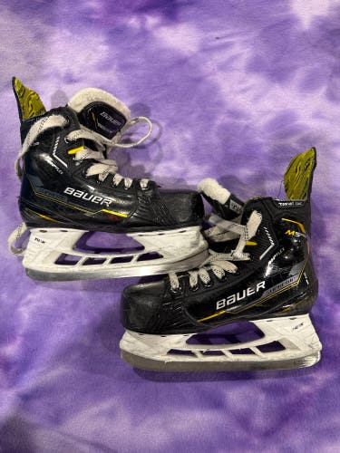 Youth Bauer Supreme M5 Pro Hockey Skates Regular Width 13.5 (Used)