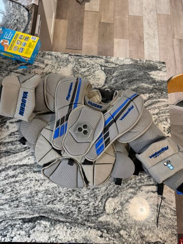 Large Vaughn Velocity VE8 Int Goalie Chest Protector (Used)