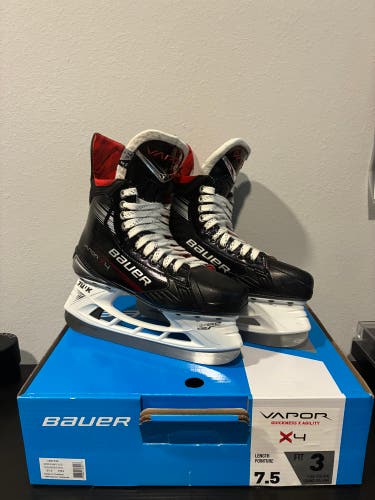 2023 Bauer Vapor X4 Hockey Skates Wide Width 7.5 (Used)