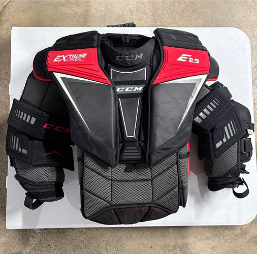 Medium CCM EFlex 2.9 Goalie Chest Protector (Used)