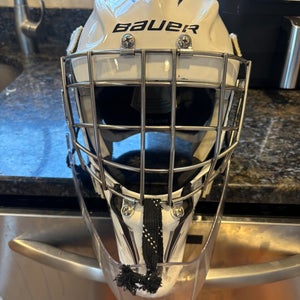 Senior Small 2023 Bauer 960 Goalie Mask (Used)