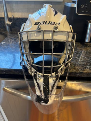 Senior Small 2023 Bauer 960 Goalie Mask (Used)