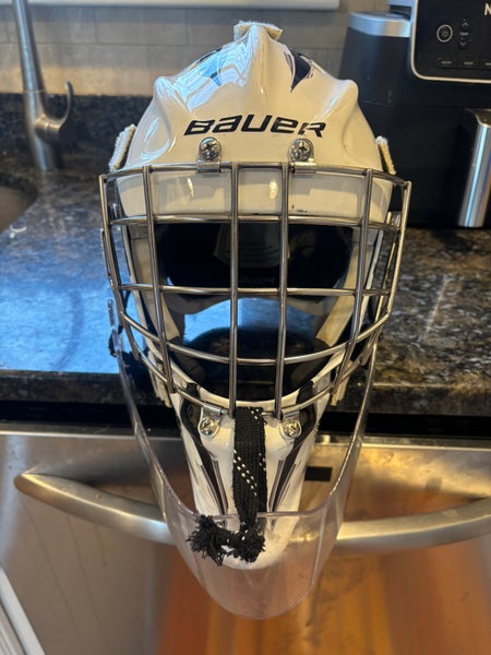 Senior Small 2023 Bauer 960 Goalie Mask (Used)
