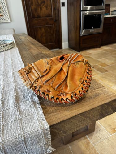 Wilson A2514 RH Catcher's Baseball Glove 33" (Used)