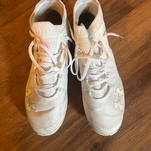 White Men's Size M 10.5 (W 11.5) Adult Under Armour Spotlight Turf Shoes (Used)