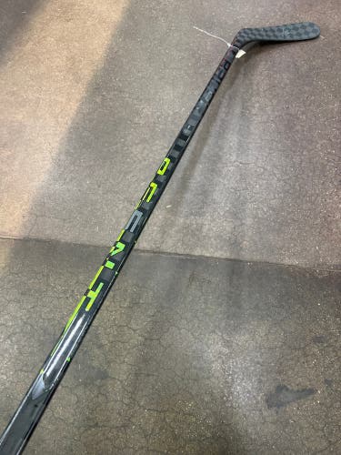 Senior Bauer AG5NT Hockey Stick Right Handed P92 92 Flex (Used)