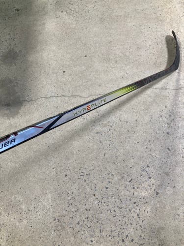 Junior Bauer Vapor Hyperlite 2 Hockey Stick | RH P28