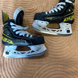 Junior CCM Classic Hockey Skates Regular Width Size 1.5 (Used)