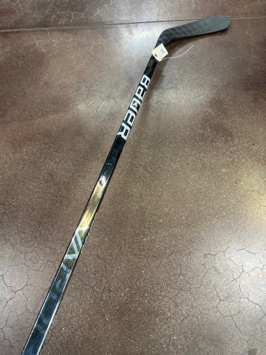 Senior Bauer Vapor Hyperlite Hockey Stick Right Handed P92 84 Flex (Used)