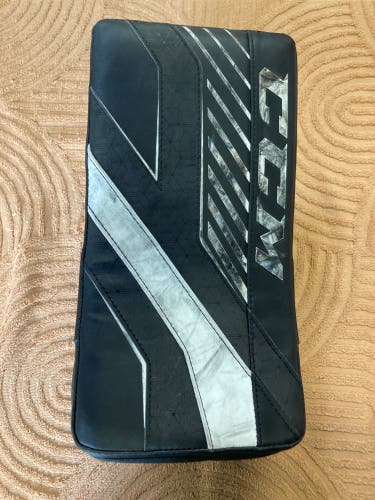 Black Junior CCM Axis 1.5 Goalie Blocker Regular (Used)