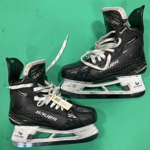 Senior Bauer Supreme Shadow Hockey Skates 9.5 (Used)