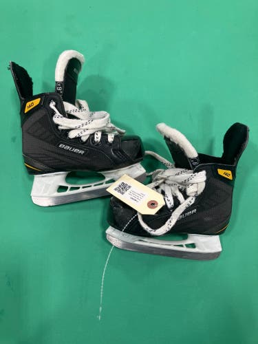 Youth Bauer Supreme 140 Hockey Skates Regular Width 9 (Used)