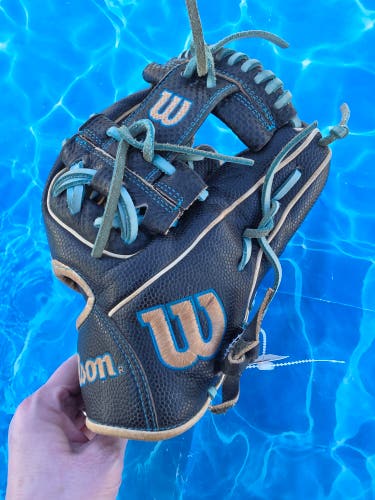 Black Wilson A2000 DP15 RH Infield Baseball Glove 11.5" (Used)