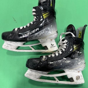 Senior Bauer Vapor Hyperlite 2 Hockey Skates 8.5 (Used)
