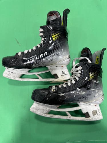 Senior Bauer Vapor Hyperlite 2 Hockey Skates 8.5 (Used)