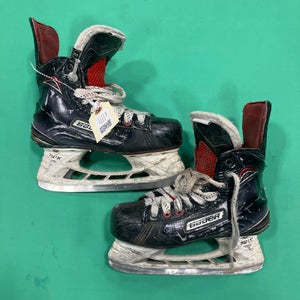 Junior Bauer Vapor X800 Hockey Skates Extra Wide Width Size 2.5 (Used)
