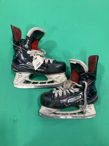 Junior Bauer Vapor X800 Hockey Skates Extra Wide Width Size 2.5 (Used)