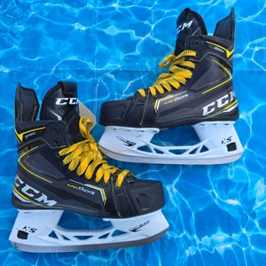 Senior CCM Super Tacks 9380 Hockey Skates Regular Width Size 6 (Used)