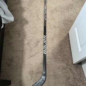 BLAKE WHEELER GAME USED- Senior Bauer Vapor Hyperlite Right Handed Hockey Stick Mid Pattern 102 Flex