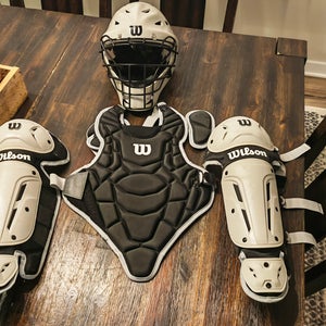 New Wilson EZ Gear 2.0 Catcher’s Gear small medium Kit S/M #WB5720201 11506-WILWB5720201SM