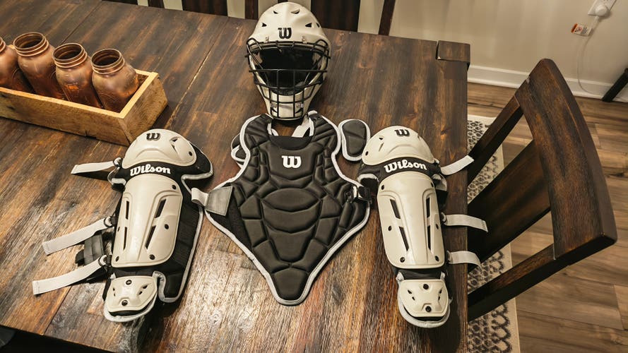 New Wilson EZ Gear 2.0 Catcher’s Gear small medium Kit S/M #WB5720201 11506-WILWB5720201SM