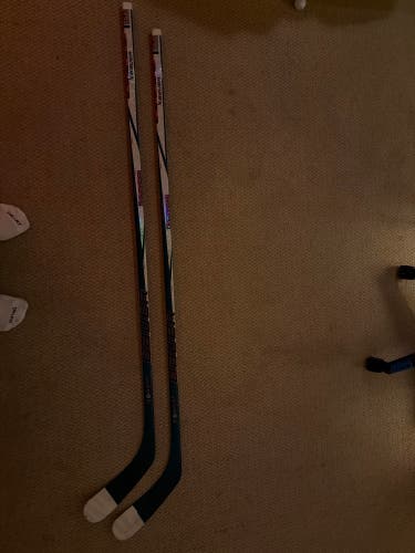 Senior Bauer Twitch Right Handed Hockey Stick P92 77 Flex (Used)