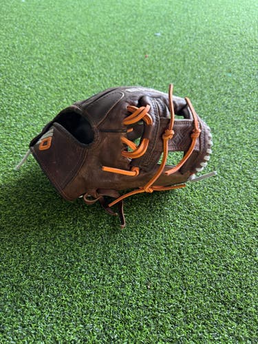 Nokona RH Buckaroo Baseball Glove 11.5" (Used)