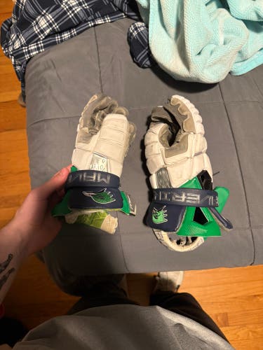 Maverik Max Lacrosse Gloves 13" (Used)