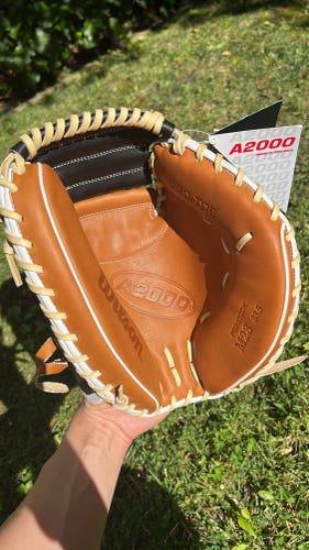 (Lightly used) Wilson A2000 Baseball Glove 33.5"