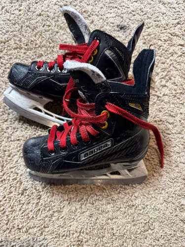 2015 Bauer Supreme 160 Hockey Skates Regular Width 11 (Used)