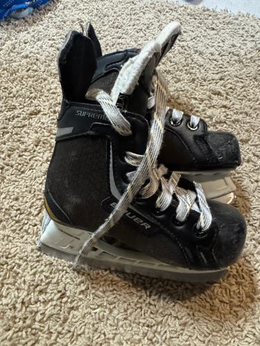Bauer Supreme Hockey Skates Regular Width 10 (Used)