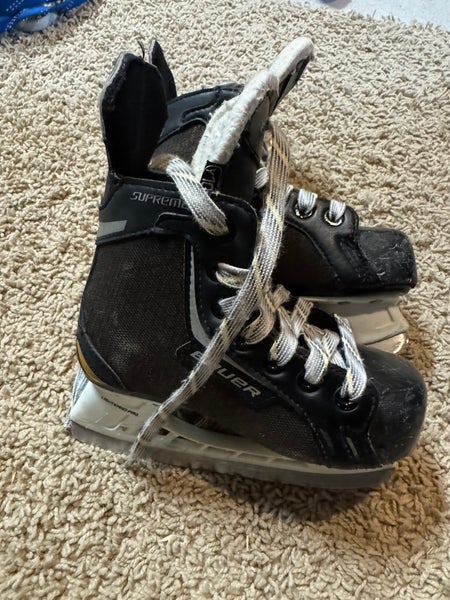 Bauer Supreme Hockey Skates Regular Width 10 (Used)