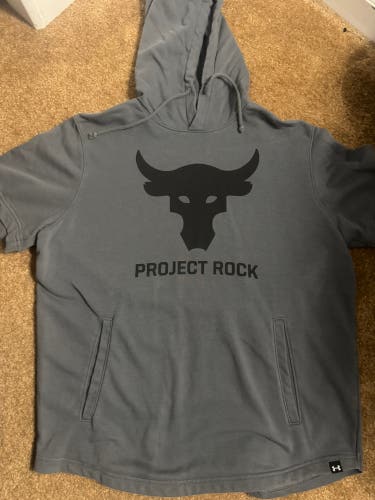 Large Men's Under Armour Shirt (Used)