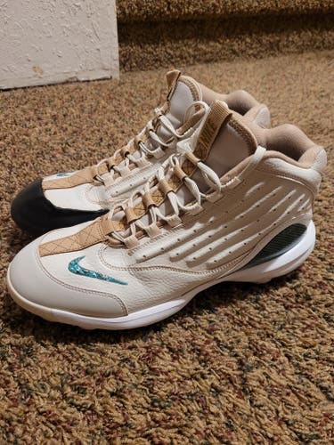 Men's Size M 10.0 (W 11.0) Nike Metal (Used)