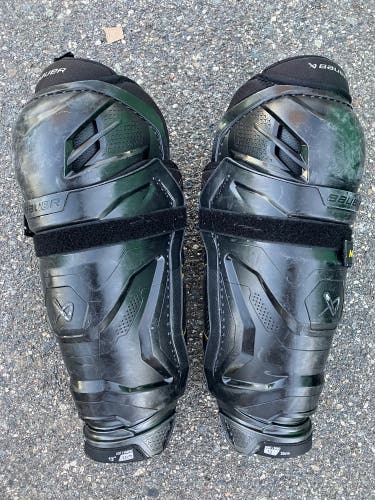 Junior Bauer Supreme M5 Pro Shin Pads 13" (Used)