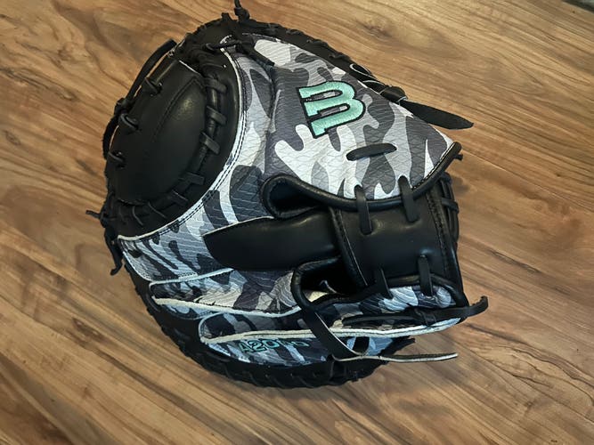 2025 Wilson A2000 RH Catcher's Baseball Glove 34" (Used)