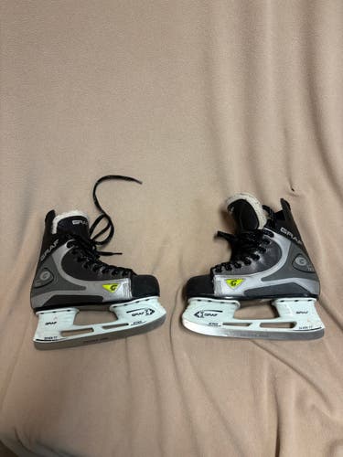 Graf Supra 1001 Hockey Skates Regular Width 5 (Used)