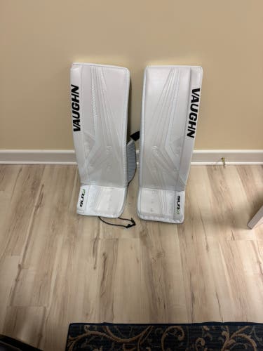33" 2024 Vaughn SLR4 Pro Goalie Leg Pads (New)