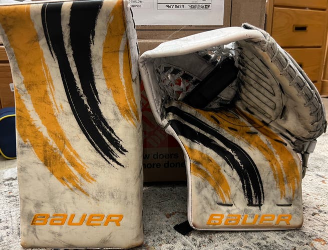Boston Bruins Bauer Hyperlite Regular Pro Stock (Used)