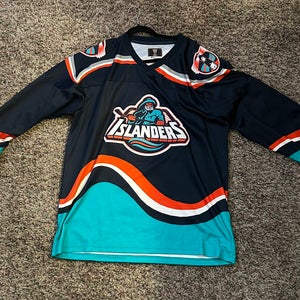 New York islanders hockey jersey men’s size  large