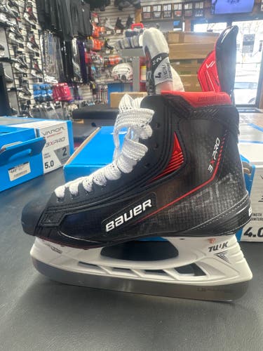 2021 Bauer Vapor 3X Pro Hockey Skates Size 4 (New)