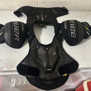 Large Intermediate Bauer Supreme M5 Pro Shoulder Pads (Used)