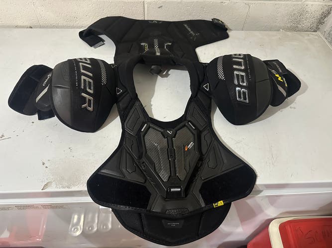 Large Intermediate Bauer Supreme M5 Pro Shoulder Pads (Used)