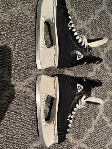 Daoust 301 Hockey Skates Regular Width 7.5 (Used)