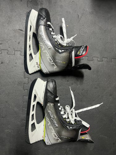 2021 Bauer Vapor Hyperlite Hockey Skates 9.5 (Used)